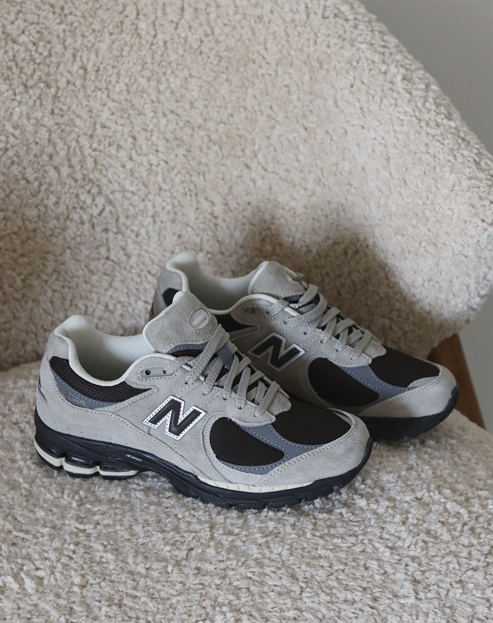New Balance - U2002ro Sneakers - Arid Stone/Sort Brun - 41,5 - byKalstrup.dk