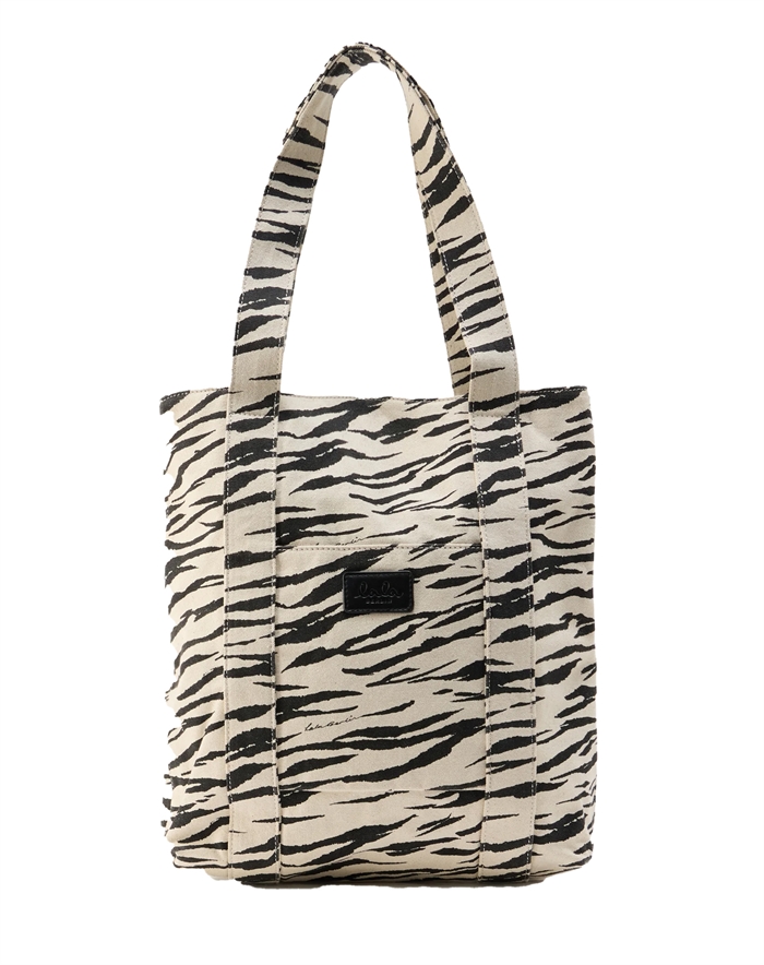 Lala Berlin - Carmela 2.0 Mønstreted Canvas Taske - Hvid Sort Tiger - byKalstrup.dk
